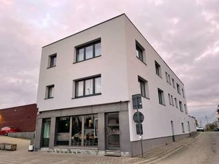 Plan uw bezoek zelf in op www.woonkantoor.be. U hoeft niet te bellen of te mailen.Appartement van 100m² met twee slaapkamers op de eerste verdieping...