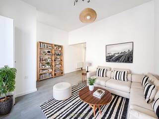 <p><strong>GERENOVEERDE STADSWONING</strong><span> met </span><strong>STADSKOER</strong><span> en </span><strong>TWEE RUIME SLAAPKAMERS</strong><span> combineert hedendaags wooncomfort met een authentieke stadscharme op een toplocatie in Gent. Deze woning werd </span><strong>GRONDIG OPGEFRIST</strong><span> en beschikt over een </span><strong>VERNIEUWDE KEUKEN</strong><span> en een </span><strong>STIJLVOLLE BADKAMER</strong><span>. De </span><strong>LICHTRIJKE LEEFRUIMTE</strong><span> is een ideale plek om te ontspannen in alle privacy. Op de bovenverdiepingen bevinden zich </span><strong>TWEE VOLWAARDIGE SLAAPKAMERS</strong><span> die rust en ruimte bieden. De ligging is bijzonder aantrekkelijk: in een </span><strong>RUSTIGE STRAAT NABIJ HET WATER</strong><span>, met vlotte toegang tot winkels, horeca en openbaar vervoer. Deze woning is ideaal voor wie op zoek is naar een karaktervolle stek in het </span><strong>HART VAN DE STAD</strong><span>, zonder in te boeten op comfort en bereikbaarheid.</span></p>
<br />Adres: Schaliestraat 50 te Gent<br /><br />Renovatieplicht van toepassing; P-score: A , G-score: A