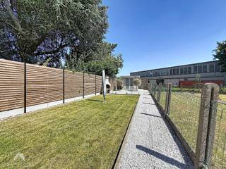 Ruime en instapklare woning op een uitstekende ligging nabij openbaar vervoer, scholen en winkels. De woning beschikt over een inkomhal met...