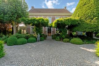 Gelegen in het schilderachtige Mater, een charmante deelgemeente van Oudenaarde, bevindt deze exclusieve villa zich in een rustige, groene...