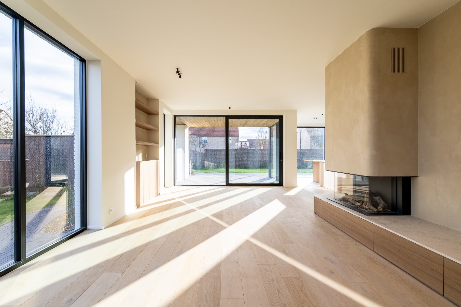 Nieuwbouwvilla gelegen op een ruim perceel te Knokke dichtbij het centrum. - photo 4