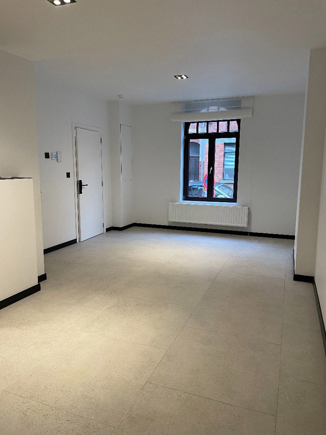 Gerenoveerd twee-slaapkamerappartement met terras nabij centrum Gent - foto 2