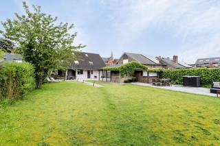 Maison à vendre en combinaison avec un complexe de sauna exploité. La maison est semi-ouverte avec une sensation d'ouverture, et il y a aussi...