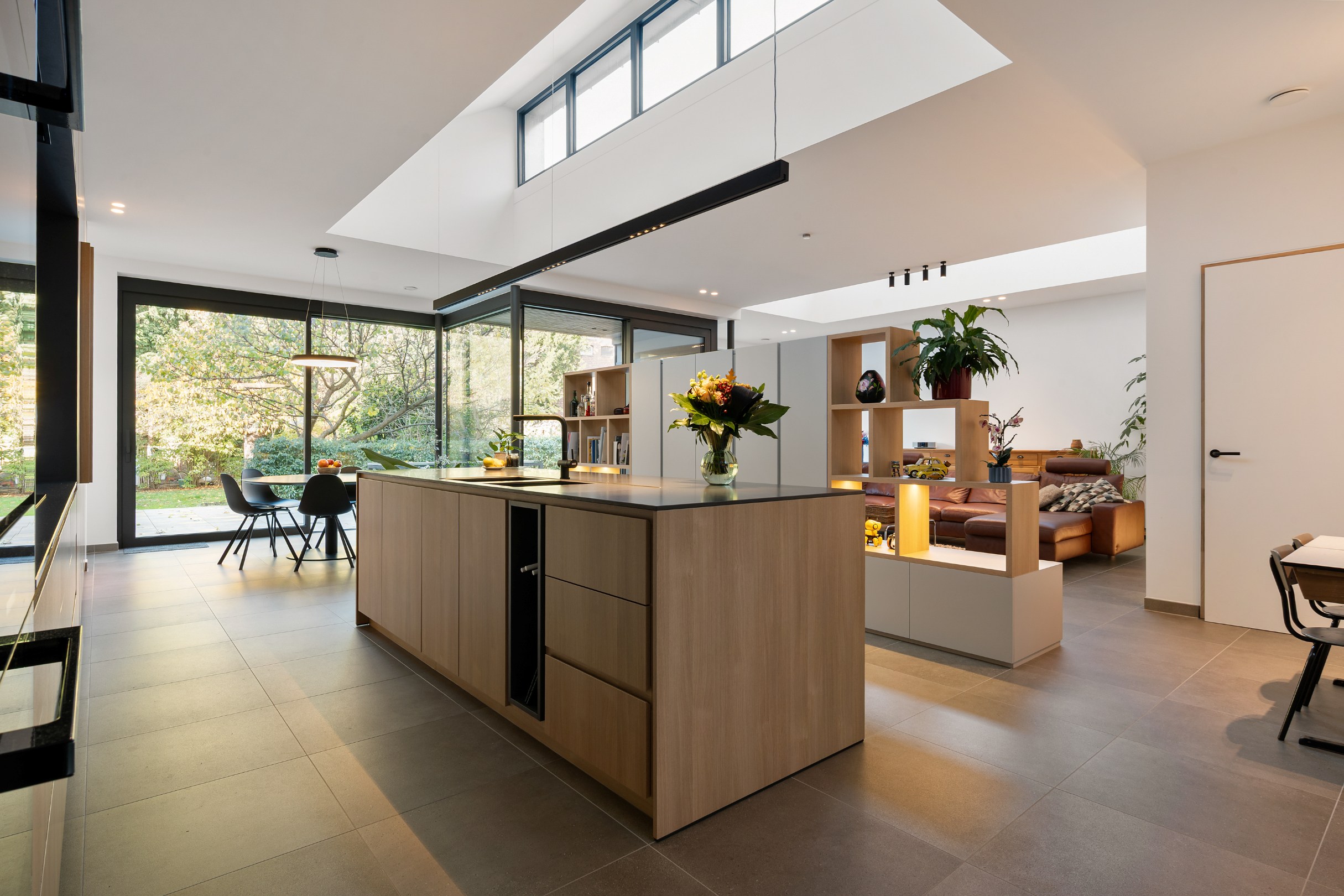 Charmante en ruime gerenoveerde herenwoning met dubbele garage in hartje Turnhout - foto 2