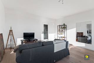 Instapklaar 2-slaapkamerappartement met zonnig terras - topligging in BerchemOp een centrale, aangename ligging in Berchem vind je dit volledig...