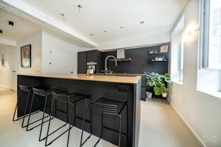 TE KOOP – PRACHTIG DUPLEXAPPARTEMENT MET 2 SLAAPKAMERS EN MODERN COMFORT – LAGE LASTENDeze charmante duplexwoning, gelegen aan de rustige achterzijde...
