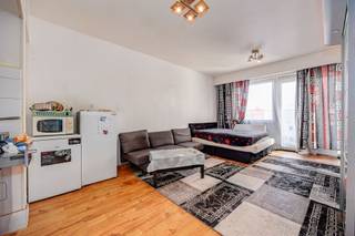 <p><span>In de Carnotstraat, vlakbij het Centraal Station en de Zoo, bevindt zich deze </span><span>lichtrijke studio</span><span> op een toplocatie in Antwerpen.</span></p><p><span> </span></p><p><span>De studio is </span><span>praktisch ingedeeld</span><span> met een open leef- en slaapruimte, waar de grote ramen zorgen voor een aangename lichtinval. Aansluitend bevindt zich de kitchenette. Verder is er een badkamer met douche, lavabo en toilet. Met een </span><span>EPC-label B </span><span>is deze studio bovendien energiezuinig.</span></p><p><span> </span></p><p><span>Momenteel verhuurd, maar </span><span>vrij per 1/5/2026.</span></p><p><span> </span></p><p><span>Indeling</span></p><p><span>-leef- en slaapruimte</span></p><p><span>-kitchenette</span></p><p><span>-badkamer met douche, lavabo en toilet</span></p><p><span> </span></p><p><span>Algemeen gebouw</span></p><p><span>lift aanwezig</span></p><p><span> </span></p><p><span>Troeven</span></p><p><span>-topligging vlakbij Centraal Station en Zoo</span></p><p><span>-veel lichtinval</span></p><p><span>-EPC B</span></p><p><span>-ideaal als investering of eigen woonst</span></p><p><span> </span></p><p><span>Ben jij geïnteresseerd in deze studio vlakbij centrum Antwerpen, ben je op zoek naar ander vastgoed of wens je de waarde van jouw eigendom te kennen? Dan ben je bij BOLT immo aan het juiste adres! Wij helpen jou graag verder.</span></p>