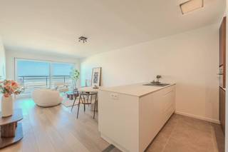 Het appartement is gelegen op de derde verdieping van de residentie Marina Beach op de Zeedijk. Het appartement werd in 2026 volledig gerenoveerd. De woonkamer met open keuken heeft een aansluitend terras met fantastisch zeezicht! Tevens is er ook een privatieve kelderberging.<br /><br />Indeling: <br />- Inkomhall<br />- Bergruimte met aansluiting wasmachine<br />- Woonkamer met open keuken voorzien van afwasmachine, frigo, inductie kookvuur en combi microgolf-oven<br />- Slaapkamer met aansluitend badkamer met inloopdouche en lavabo <br />- Gastentoilet<br />- Privatieve kelderberging<br /><br />Troeven: <br />- Prachtige totaalrenovatie<br />- Fantastisch wijds zicht op zee<br />- Ruim terras<br />- Mooie open keuken<br />- Conforme keuring elektriciteit<br />- Privatieve kelderberging<br />- Gemeenschappelijke fietsenberging<br /><br />Interesse in dit top appartement aan zee? Neem vandaag nog contact op met ons kantoor voor uw plaatsbezoek!<br /><br />Bestuursmaatregelen in het maatregelenregister: nee
