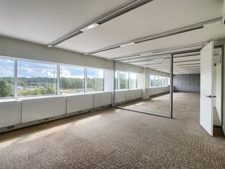 - kantoren te huur- 298m²- top locatie- parkeergelegenheid- maximaal ruimtegevoel- veel lichtinval door grote raampartijen- beveiligde toegang-...
