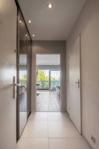 Luxueuze Design Studio op Toplocatie – 4e Verdieping met Ruim Terras en Groenzicht nabij Leiebos (Merksem)Deze volledig ingerichte designstudio,...
