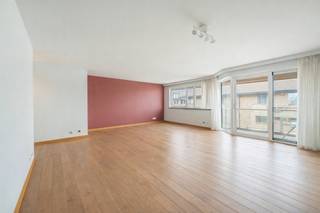 Ruim en verzorgd appartement met 3 slaapkamers, terras, garage en lift, gelegen in een aangename en vlot bereikbare omgeving. Dit...