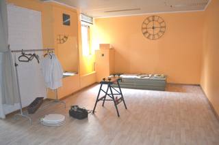 <p>For rent: two-level commercial space ideally located at Rue Philippe Le Bon 15, 1000 Brussels, in the heart of the <strong>European Quarter</strong>. This strategic location offers <strong>high pedestrian traffic</strong> and excellent <strong>street visibility</strong> thanks to a <strong>wide display window</strong>.</p>
<p>The property spans two floors, providing <strong>flexible space</strong> suitable for various uses such as <strong>retail, office, liberal profession, showroom</strong> or wellness salon. The layout allows for a clear separation between client-facing and work/storage areas.</p>
<p><strong>Highlights:</strong></p>
<ul>
<li>
<p>Central location near European institutions</p>
</li>
<li>Easy access via metro Schuman, bus and train</li>
<li>
<p>Dynamic and secure neighborhood</p>
</li>
<li>
<p>Available immediately</p>
</li>
</ul>
<p>A rare opportunity in one of Brussels’ most sought-after districts.</p>