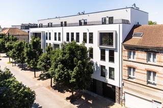 <p>Evora in Evere is een kleinschalig nieuwbouwproject met ruime instapklare appartementen.</p>
<p></p>
<p>De troeven van EVORA:</p>
<p>> Instapklare nieuwbouwappartementen</p>
<p>> Energiezuinig</p>
<p>> Grote, private (dak)terrassen</p>
<p>> Ondergrondse parkeerplaatsen en bergingen</p>
<p>> Boven- en ondergrondse fietsenstalling</p>
<p>> U koopt rechtstreeks van de bouwheer</p>
<p>> Interessante investeringsopportuniteit</p>
<p></p>
<p>Gevarieerd aanbod beschikbaar: Studio's, 1, 2 en 3 slaapkamer app</p>
<p></p>
<p>Topligging in Evere:</p>
<p>> 1 km van Evere shopping</p>
<p>> 3 minuten rijden naar de E40, R0, R22, E19</p>
<p>> 4 km van de Navo</p>
<p>> 5 km van de Europese Wijk</p>
<p>> 7.5 km van Brussels Airport (rechtstreekse verbinding met de tram – lijn 12)</p>
<p></p>
<p>Voor meer informatie bezoek www.evora-evere.be.</p>
<p>Bezoek van de appartementen mogelijk op afspraak.</p>
<p>Contact: info@alides.be l +32 9 240 01 01</p>