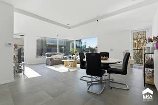 Te koop: lichtrijk nieuwbouwappartement in het centrum van Staden, op een rustige locatie met privé staanplaats. Dit appartement, gebouwd in 2024,...