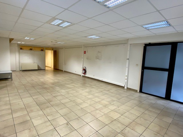 Gelijkvloerse handelsruimte van 110 vkm op een boogscheut van de Markt van Deinze - foto 4