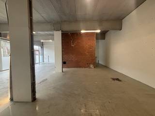 Deze kantoorruimte van ongeveer 145 m² is gelegen in Ieper en wordt aangeboden in casco staat, waardoor ze volledig kan worden ingericht volgens...