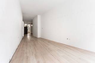 Commerciële ruimte met bungalowwoning aan de achterzijde, bijzonder gelegen pal in het bruisende centrum van Hasselt. Deze kleinschalige residentie...