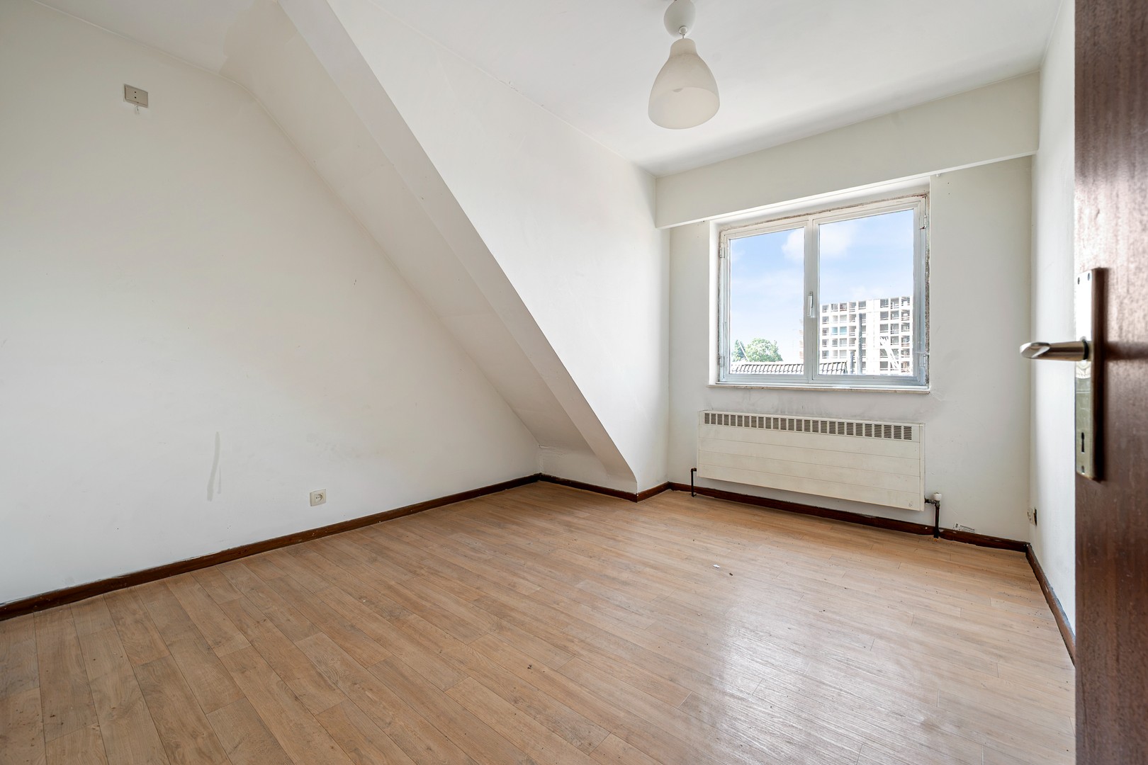 Te renoveren 3 slkmr appartement van ca 150m2 op een goede locatie! - foto 5