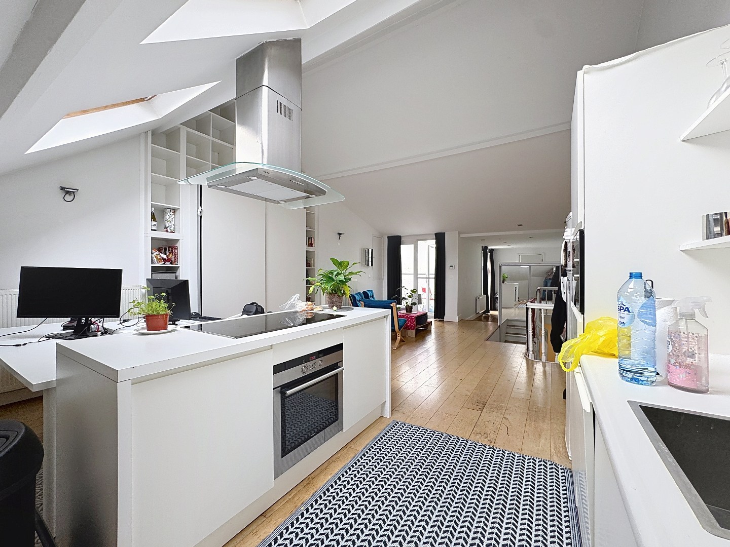 À louer : Appartement sous les toits meublé avec style et lumineux au cœur de Louvain. - photo 5