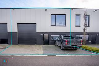 gelegen in KMO zone Steenoven in MalleDe opslagruimte is opgetrokken uit een staalconstructie met wanden in beton en sandwichpanelen.Een betonnen...