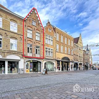 ZEER RUIM, LUXUEUS EN ENERGIEZUINIG APPARTEMENT MIDDEN IN HET STADSCENTRUM VAN IEPER! HET APPARTEMENT BIEDT EEN BEWOONBARE OPPERVLAKTE VAN 132M² EN...