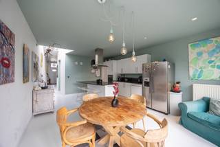 Instapklare en volledig gerenoveerde woning met zuidtuin in Mariaburg (Brasschaat)In een rustige en gegeerde woonomgeving in Mariaburg (Brasschaat)...