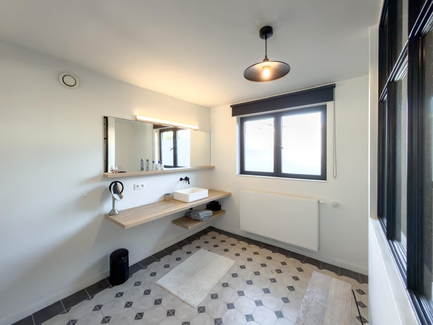 Une maison de rendement offrant de multiples possibilités, idéalement situé sur la charmante Gemeenteplein au ' Vieux Knokke, à deux pas du centre animé, de la plage et de la digue de mer. - photo 5