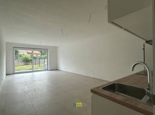 <p><span>Aankoop mogelijk aan 6% btw. Nieuwbouwappartementen in het hart van Halle-Zoersel</span></p><p><span>Ontdek deze stijlvolle nieuwbouwappartementen op een centrale ligging in Halle-Zoersel. Dankzij de nabijheid van winkels, scholen, openbaar vervoer en belangrijke invalswegen geniet u hier van een uitstekende bereikbaarheid en alle voorzieningen binnen handbereik.</span></p><p><span>De appartementen worden ontworpen met oog voor comfort, duurzaamheid en energiezuinig wonen. </span></p><p><span>* Aankoop aan 6% btw mogelijk volgens de geldende wettelijke voorwaarden.</span></p><p><span>* Ondergrondse staanplaatsen </span></p><p><span> </span></p>