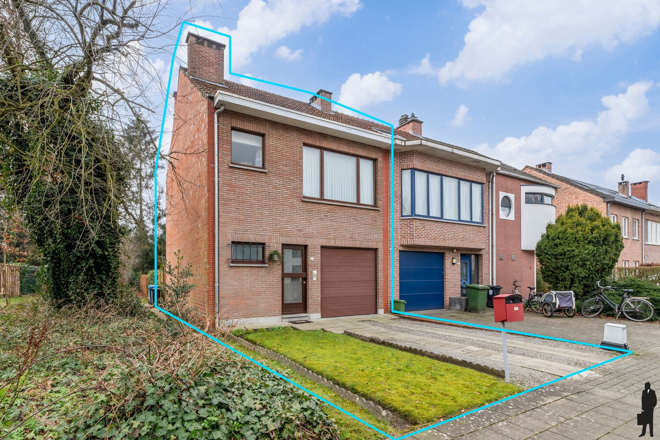 Te renoveren ruime bel-etagewoning op ca. 315 m² met veel potentieel en diepe besloten tuin! - foto 1