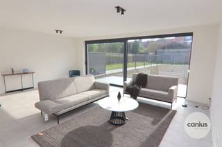 <p><span>NIEUWBOUWAPP. IN HARTJE HASSELT MET 2 SLKS + TERRAS, TUIN &amp; PARKING</span></p><p><span> </span></p><p><span>Op wandelafstand van het stadscentrum van Hasselt, Hoofdstad van de Smaak treffen wij residentie Mosa aan. Ideaal voor iemand die wil genieten van het bruisende stadscentrum. In de directe omgeving treffen wij lokale handelaars aan. Tevens bevinden wij ons op wandelafstand van verschillende parken, het Cultureel centrum, … Ook kunnen wij een goede bereikbaarheid garanderen door de ligging nabij openbaar vervoer en invalswegen  zoals de kleine en de grote ring waardoor wij ons vlot kunnen verplaatsen. </span></p><p><span> </span></p><p><span>Appartement 0.1 is gelegen op de gelijkvloerse verdieping. De indeling is als volgt: inkomhal, afzonderlijk toilet, leefruimte bestaande uit een zit- en eethoek, volledig geïnstalleerde keuken, berging, badkamer, 2 slaapkamers, dressing + terras en privatieve tuin.</span></p><p><span>Bij het appartement dient men verplicht een autostaanplaats en een kelderberging aan te kopen. </span></p><p><span> </span></p><p><span>TROEVEN</span></p><p><span>+ Aangename buitenruimtes </span></p><p><span>+ Gunstige ligging in hartje Hasselt </span></p><p><span>+ Parkeergelegenheid voor wagen &amp; fiets</span></p><p><span>+ Energiezuinig appartementen voorzien van hedendaagse technieken (zonnepanelen, warmtepomp, …).  </span></p><p><span>+ Geniet nu nog van 6% BTW <br />(AANKOOP AAN VERLAAGD BTW-TARIEF VAN 6% ZOWEL OP DE CONSTRUCTIE ALS DE GROND (IPV 21%) MOGELIJK INDIEN MEN AAN DE WETTELIJKE VOORWAARDEN VOLDOET.)</span></p><p><span> </span></p><p><span>Net als ons overtuigd van de vele voordelen van residentie Mosa? Neem gerust contact op met één van onze medewerkers via 078 78 30 39 of <span>info@canius.be</span></span><span> </span></p><p><span> </span></p>