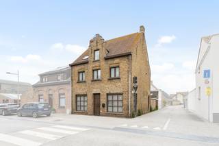 strong>Te koop: Ruime halfopen bebouwing in het hart van NieuwkapelleOp zoek naar een woning met potentieel in een rustige, landelijke omgeving én...