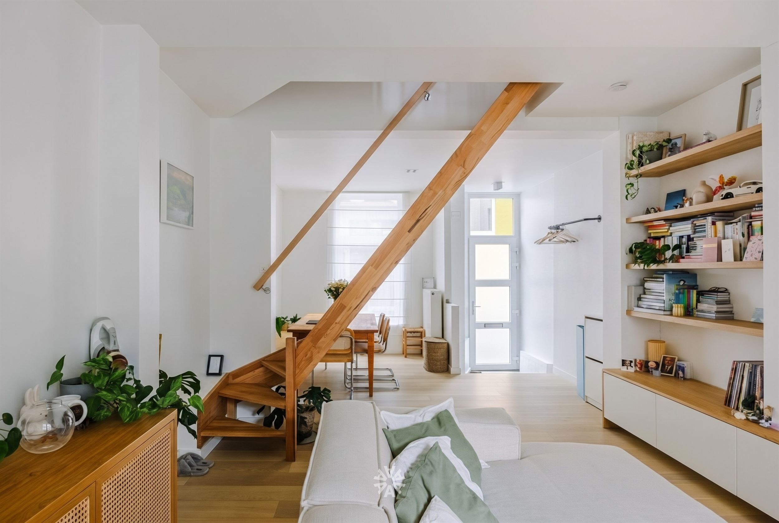 Instapklare woning met drie slaapkamers en gezellige buitenkoer. - foto 5