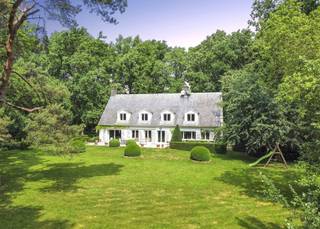  RUIME FAMILIEWONING IN GROENE OASE TUSSEN GENT EN ZELZATE. Lichtrijke open bebouwing op 20 min van Gent omgeven door perfect onderhouden tuin, bos...