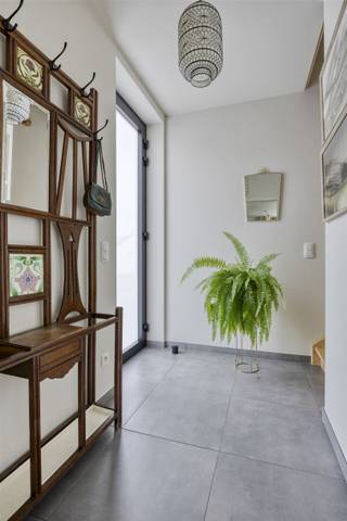 TE KOOP: Halfopen nieuwbouwwoning met 3 slaapkamers te Borgloon! Welkom in deze recente halfopen woning, gelegen in een charmant en kleinschalig...