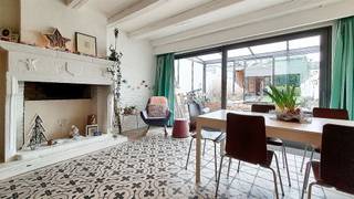 This fully move-in ready commercial house for sale is located in a prime location in Zwijndrecht, in the shopping street, near all kinds of...