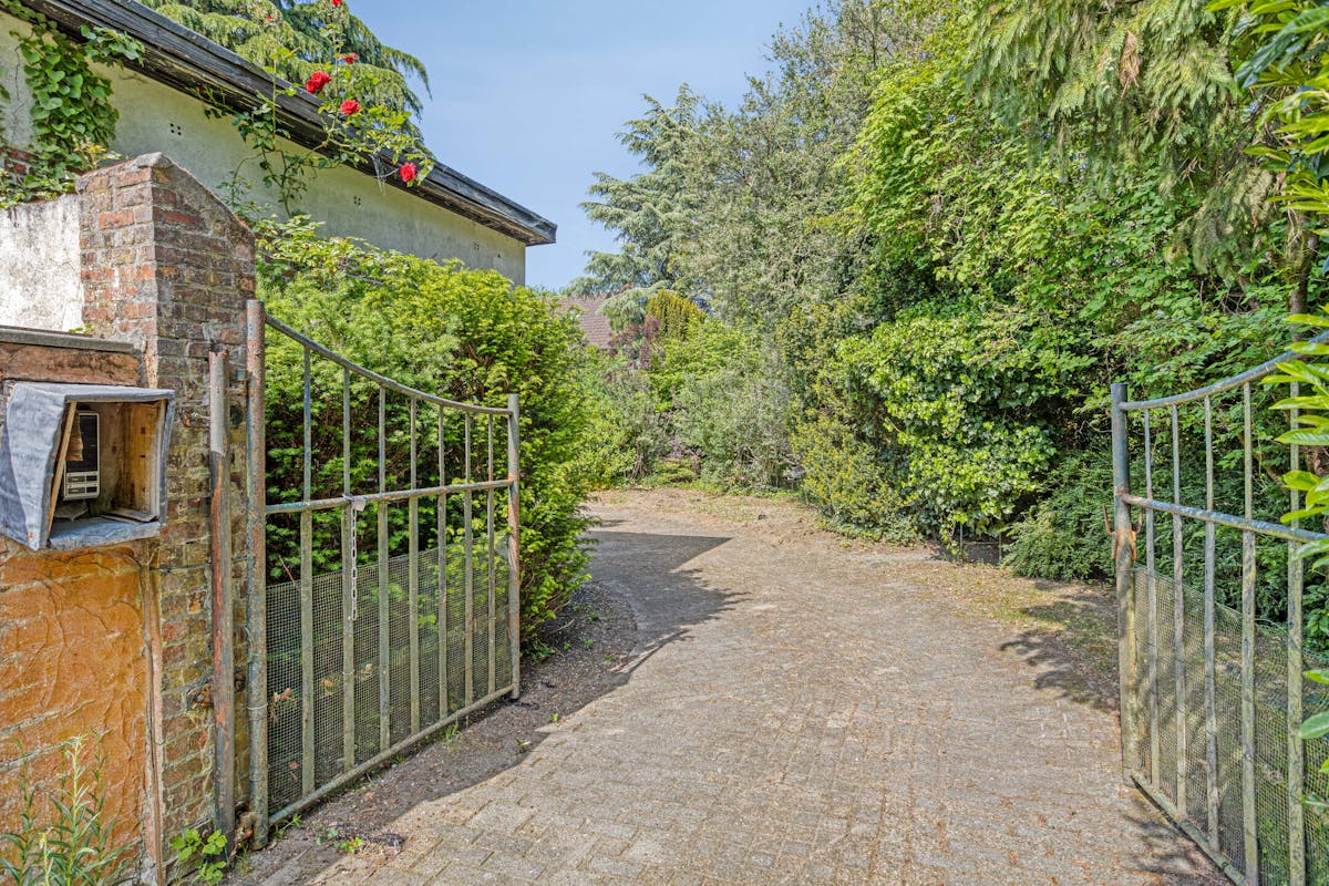 Villa or two-family house with park garden in Boom, partly to renovate - photo 5