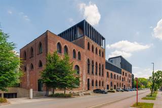 Exclusieve loft van ca. 270m² met privatief terras van ca. 18m² in het project Kanaal van Axel Vervoordt Deze unieke duplex loft met boven een royale...