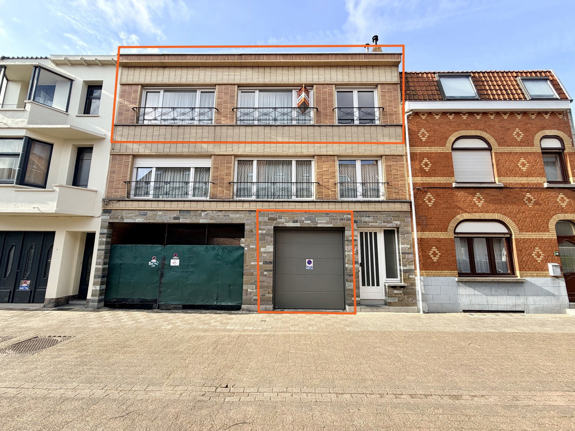Instapklaar 2-slaapkamerappartement met grote GARAGE - foto 1