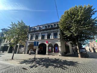 **Commerciële building met handel (Bank Belfius) // Duplex**In het Belgisch Limburg namelijk ongeveer halverwege Hasselt en Maastricht kan je de Stad...