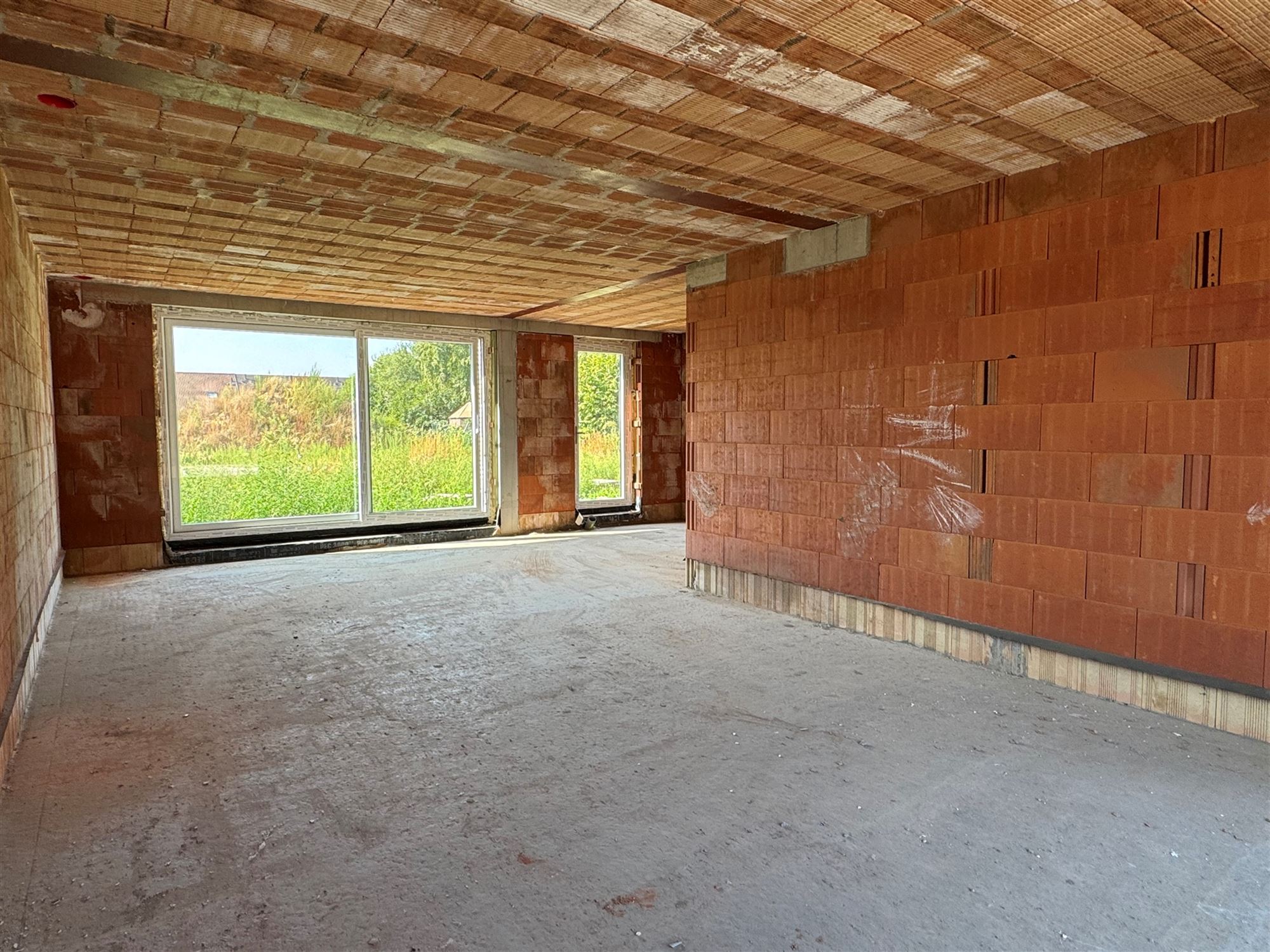 Ruime nieuwbouwwoning met 4 slaapkamers en carport te koop! - foto 2