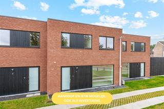 <p><span>Welkom bij nieuwbouwproject "COOPPALLAAN WETTEREN"</span></p><p><span> </span></p><p><span>Zeer gunstig gelegen op een boogscheut van Gent rijst dit prachtig nieuwbouwproject uit de grond. Vlakbij op- en afritten van de R4, E17 en E40 en op wandelafstand van alle voorzieningen zoals winkels, scholen en openbaar vervoer.</span></p><p><span> </span></p><p><span>Het project bestaat uit 9 stijlvolle woningen met 3 slaapkamers die worden afgewerkt met kwaliteitsvolle, duurzame materialen en voldoen aan alle comfort en de hoogste energie normen. Deze woningen staan dus garant voor comfortabel en energiezuinig wonen.</span></p><p><span> </span></p><p><span>De woningen beschikken zowel gelijkvloers als op de eerste verdieping over vloerverwarming. De warmtepomp zorgt tevens voor passieve koeling waardoor de woningen in de zomer makkelijk fris te houden zijn. Verder zijn ze ook uitgerust van zonnepanelen en een ventilatiesysteem D voor een optimaal binnenklimaat. De tuinen zijn voorzien van een terras en afsluiting. Tot slot zijn er private bergingen en autostaanplaatsen met de mogelijkheid tot elektrisch laden. </span></p><p><span> </span></p><p><span>GENIET NU VAN 6% BTW OOK ALS INVESTEERDER!</span></p><p><span>Dankzij het verlaagde btw-tarief van 6% kunt u flink besparen, zolang u aan de wettelijke voorwaarden voldoet.</span></p><p><span>Goed nieuws voor investeerders: ook bij vastgoed dat minstens 15 jaar wordt verhuurd, geldt nu het gunstige 6%-tarief. Zo verlaagt u niet alleen uw aankoopkosten, maar verhoogt u tegelijk het netto rendement van uw investering. </span></p><p><span> </span></p><p><span>Vragen of interesse? Aarzel dan niet om ons te contacteren op 0470 211 482 of via jari@immo-zone.be</span></p>