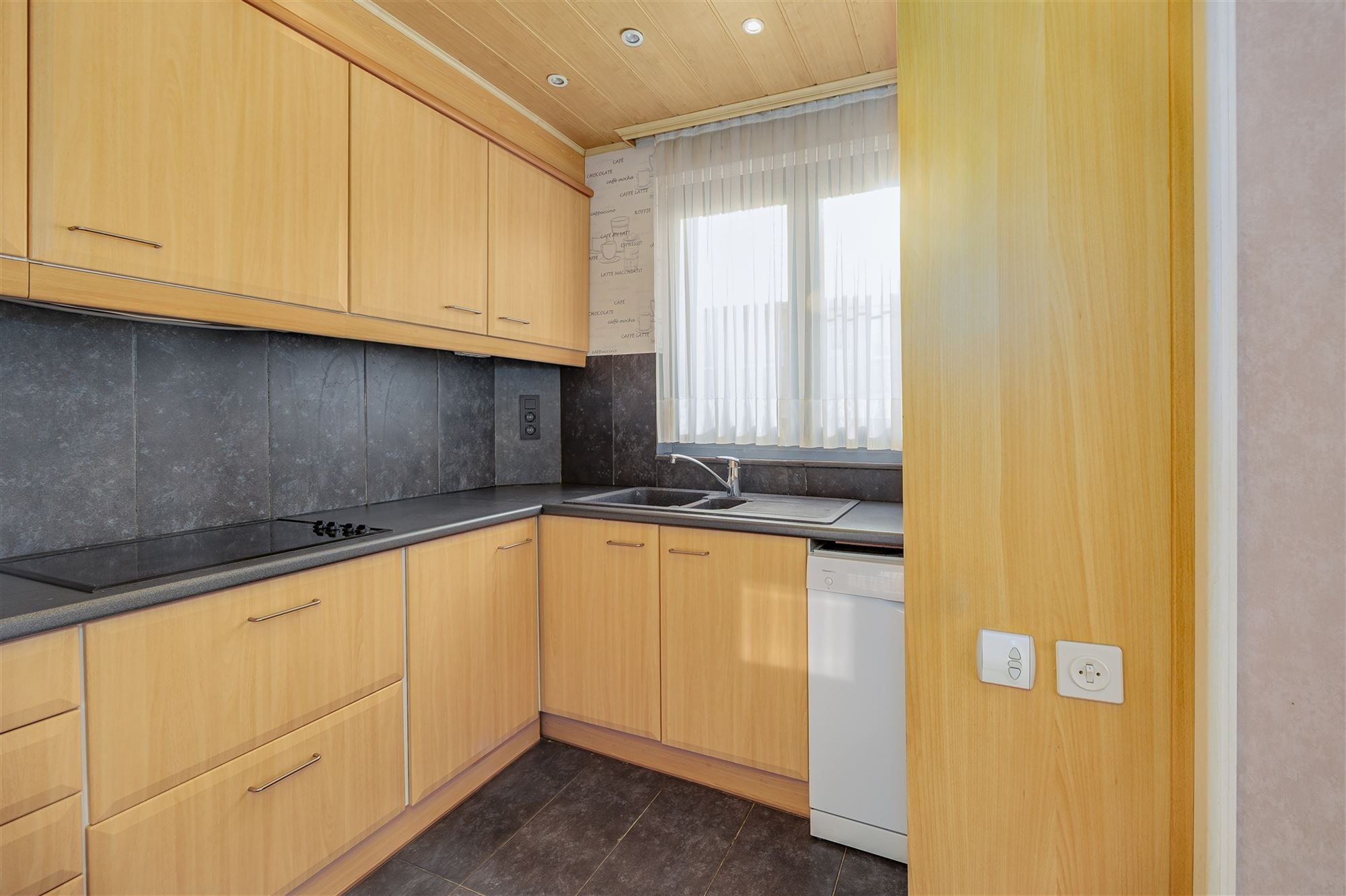 Zeer licht instapklaar appt met 3 slaapkamers en terras - foto 5