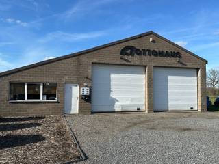 Opslagruimte van 208 m² met centrale ligging tussen Geel en Mol.Het volledige gebouw werd opgesplitst in 68 m² bureau en 140 m² hal.Het pand kan...