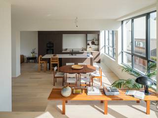 Omgeving Gent-Sint-Pieters. Uniek townhouse-appartement met terras en een perfecte symbiose tussen authenticiteit en hedendaags comfort.Op een zeer...