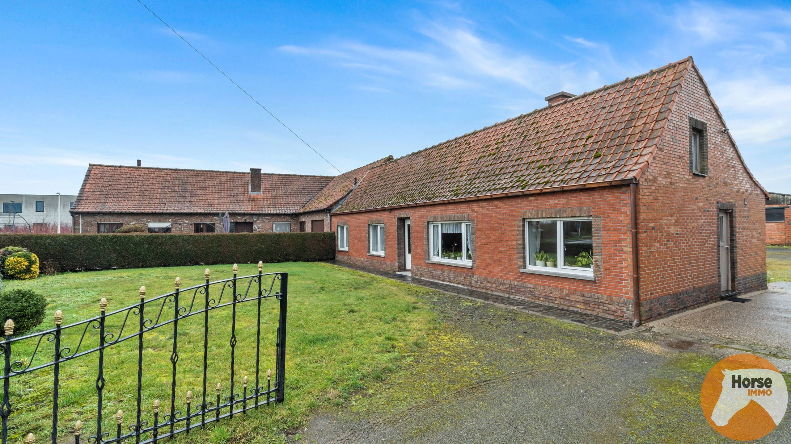 LOKEREN - Te renoveren woning met bijgebouwen op +- 6700m² - foto 2