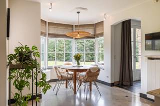 In de residentiële en groene Bieststraat in Hever bevindt zich deze indrukwekkende villa. Met een bewoonbare oppervlakte van 316 m² en een...