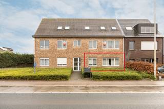 Gelijkvloers appartement met twee slaapkamers in Rijkevorsel<br /><br />Ontdek dit gezellige twee slaapkamer appartement in Rijkevorsel. <br />Het appartement heeft van een oppervlakte van 95 m² met terras.<br />Daarnaast geniet het appartement van een autostaanplaats en berging.<br /><br />Indeling:<br />-Inkomhal<br />-Woonkamer<br />-Eetkamer<br />-Keuken<br />-Nachthal met apart toilet<br />-Badkamer<br />-Slaapkamer 1 (13 m²)<br />-Slaapkamer 2 (13m²)<br /><br />Bijzonderheden:<br />-EPC B<br />-Autostaanplaats<br />-Berging<br />-Terras<br /><br />Mis deze kans niet en plan een bezoek in!<br /><br />04 86 905 950<br />toon.vermeiren@albert.immo<br />www.albert.immo<br /><br />Bij Albert kom je thuis!