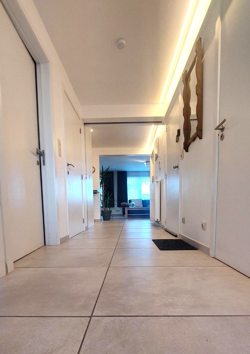 Appartement gemeubeld van 105m² met 2 slaapkamers en garagebox te Bredene Duinen - foto 2