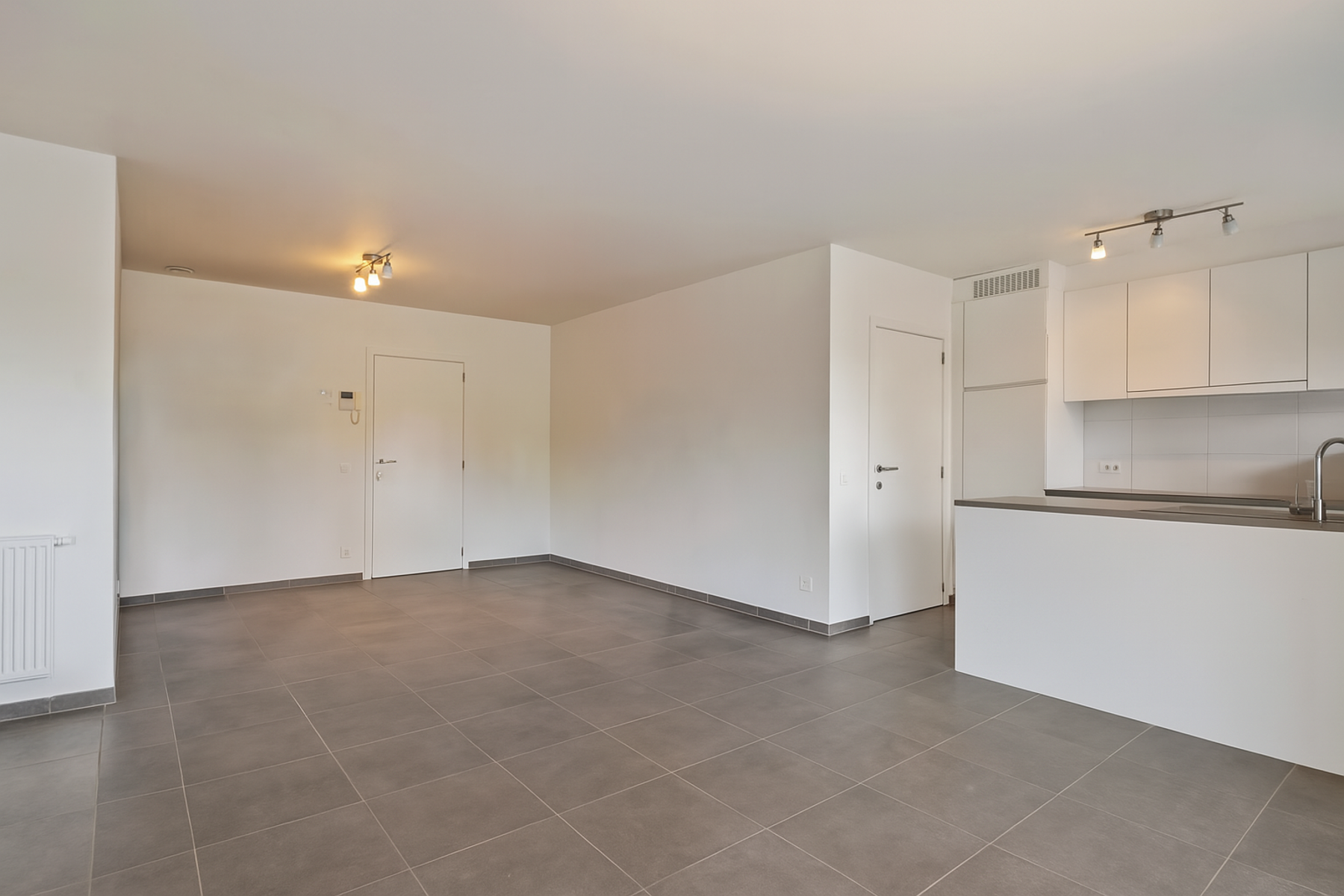 Lichtrijk gelijkvloers appartement in centrum Loppem - foto 4