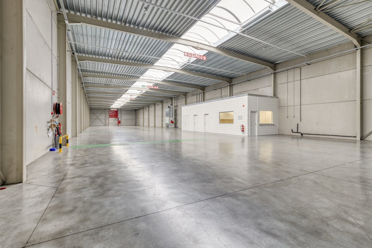 Logistics building with a double loading dock in Maldegem. - photo 5